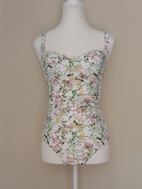 Nip Tuck Swim Australia Joanne Floral One Piece Swimsuit Size CAN 8/US 6